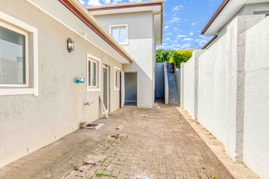3 Bedroom Property for Sale in Bakkershoogte Western Cape